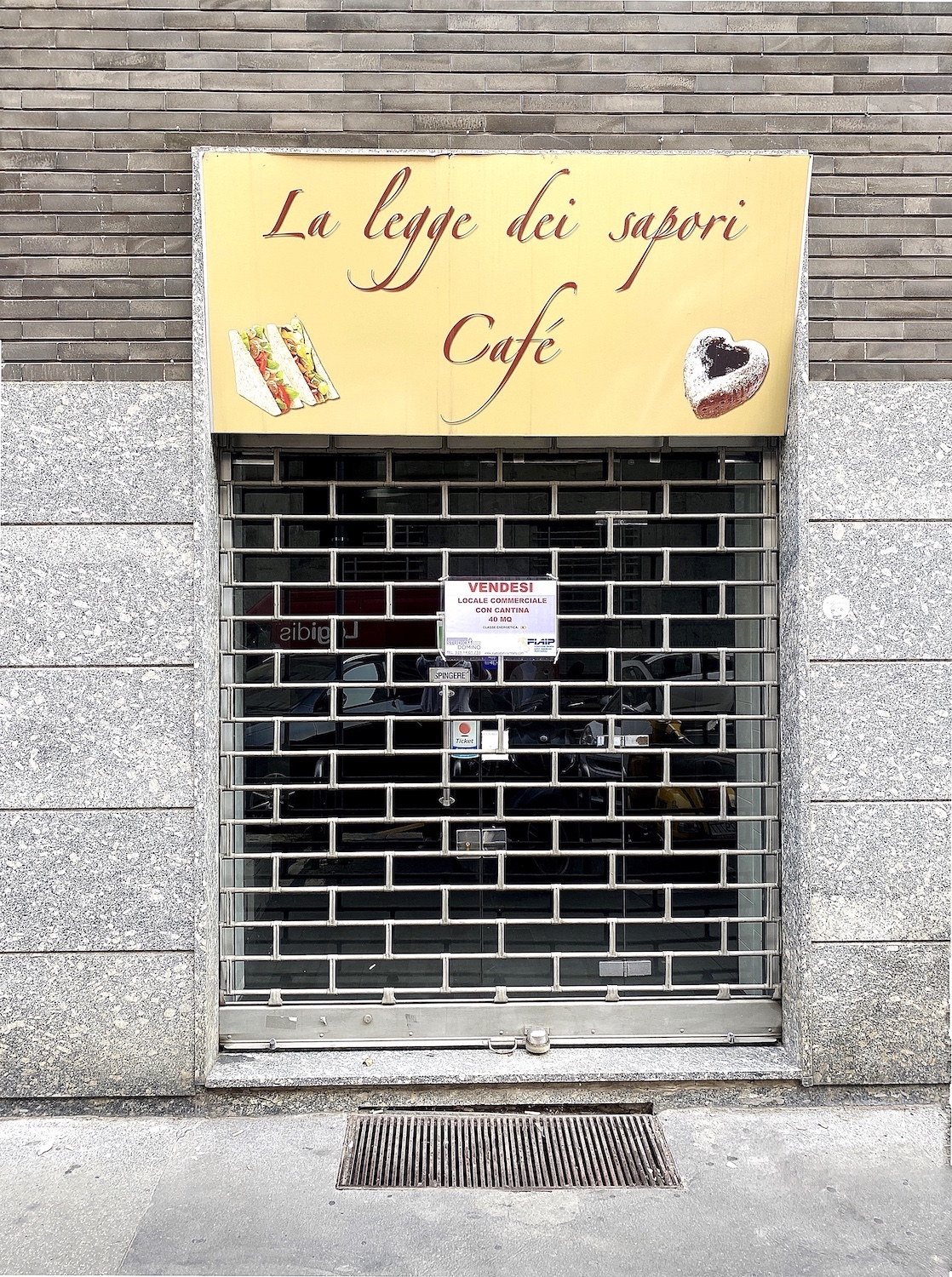 Locale commerciale in vendita a Milano